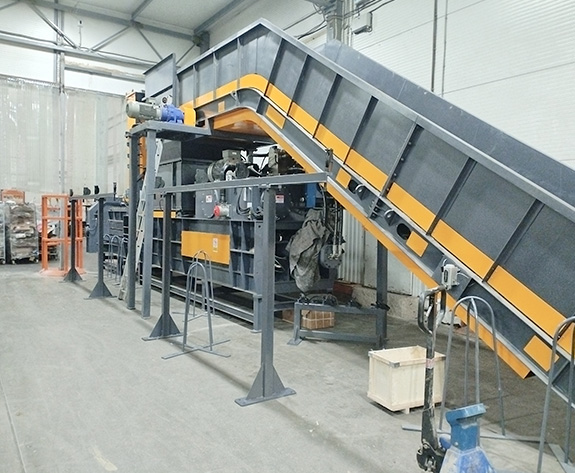 ロシアの大規模チェーンスーパーマーケット向けの高効率カートンベーラーソリューション