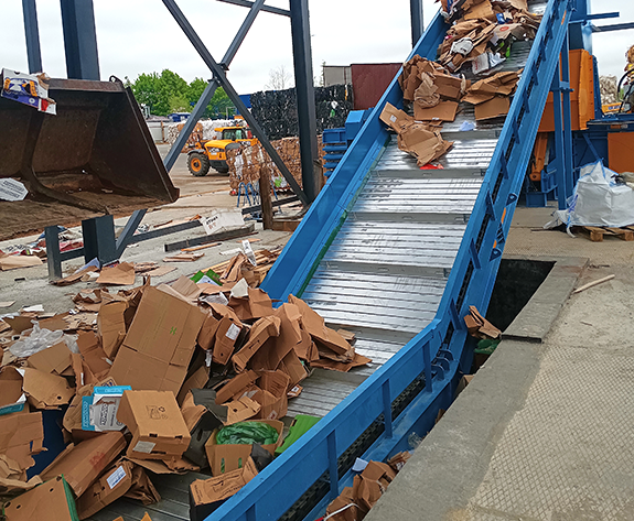 ベラルーシリサイクルセンター向け多機能ベーラーソリューション