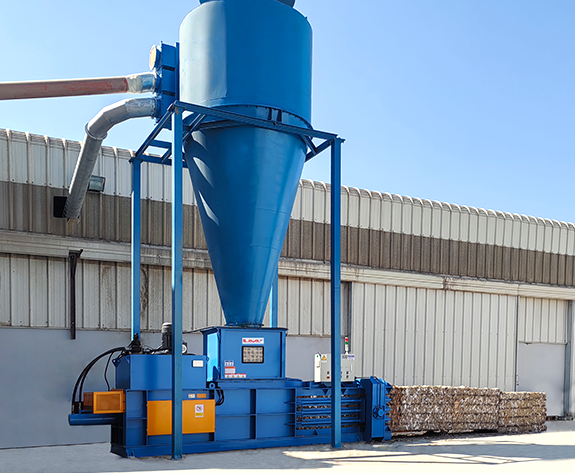 オマーンのカートン工場向けの経済的な廃棄物梱包ソリューション